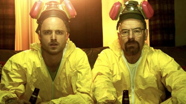 #11 Zápletka seriálu Breaking bad je o tom, že učitel přírodovědných předmětů dostane rakovinu a obává se, že po smrti zanechá rodinu v obrovských lékařských dluzích